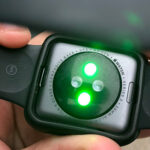 Apple Watchの緑色のライト/ランプが消えない時の消し方